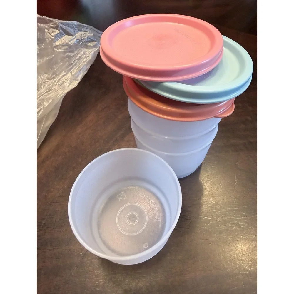 Tupperware Set Up 4 Snack /Fruit Cups With Lids NIP